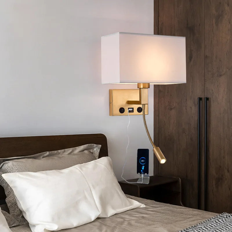 Lampe murale de chevet moderne avec port USB et abat-jour en tissu gris
