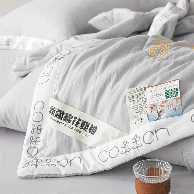 couvre lit moderne gris clair broderie dorée coton doux matelassé chambre grande taille