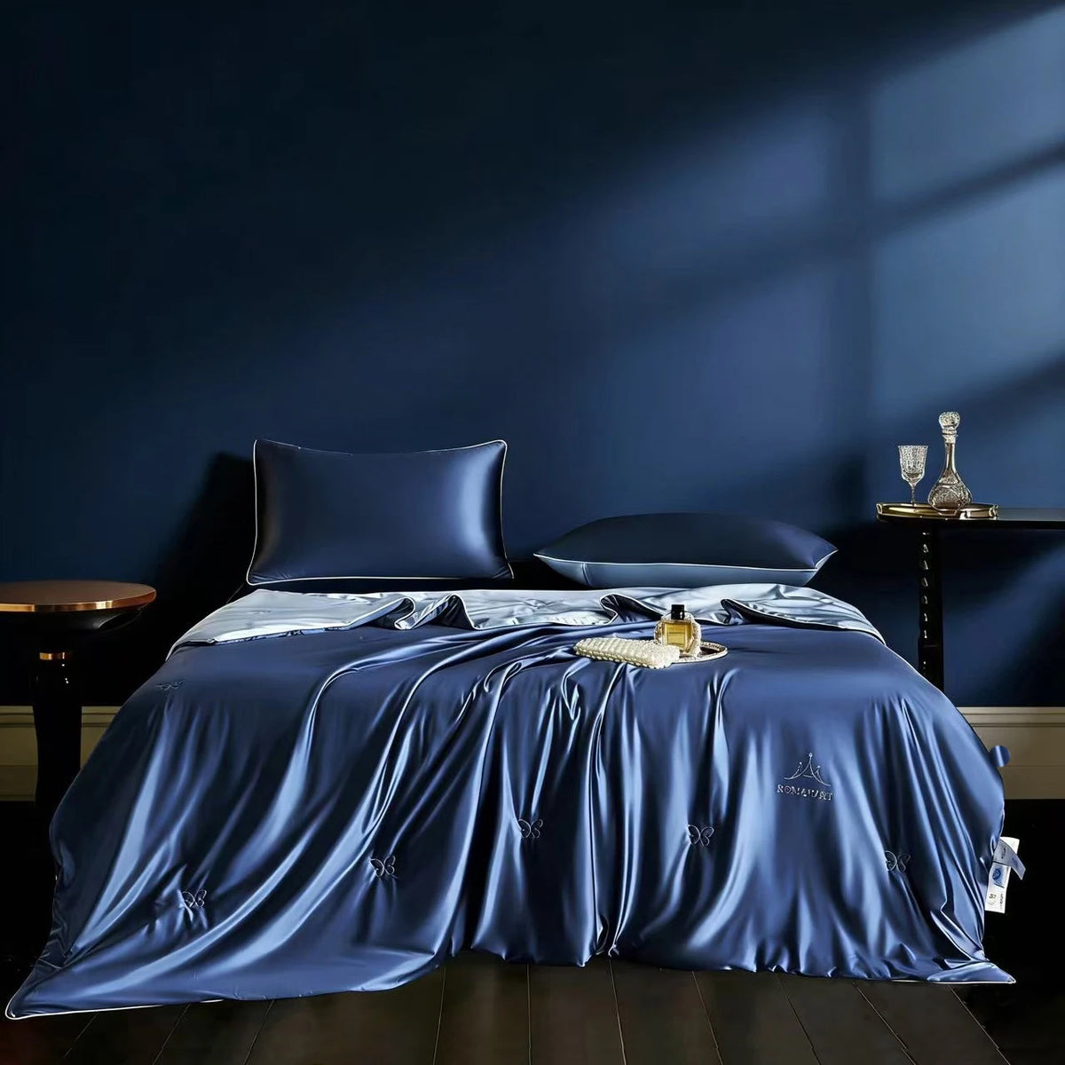 couette d'été soie bleue broderie élégante rafraîchissante oreiller fixations