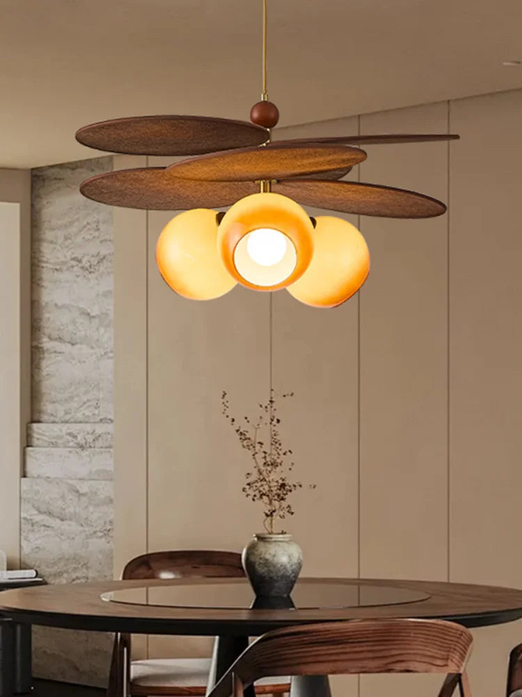 lampe suspendue moderne rotin marron clair chaîne métallique verre dépoli interrupteur bouton poussoir lumière
