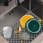 tapis silicone antidérapant protection évier cuisine vaisselle assiettes tasses couverts moderne minimaliste