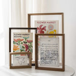 Cadre photo acrylique transparent double face blanc posé sur table