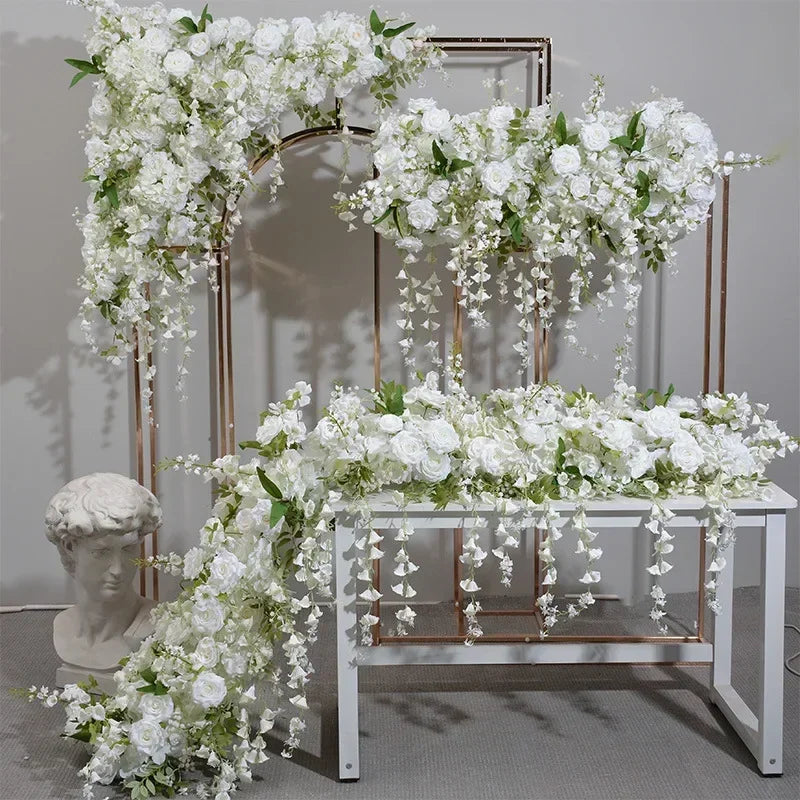 guirlande florale artificielle fleurs clochettes roses feuilles vertes décoration élégante intérieure classique événement anniversaire