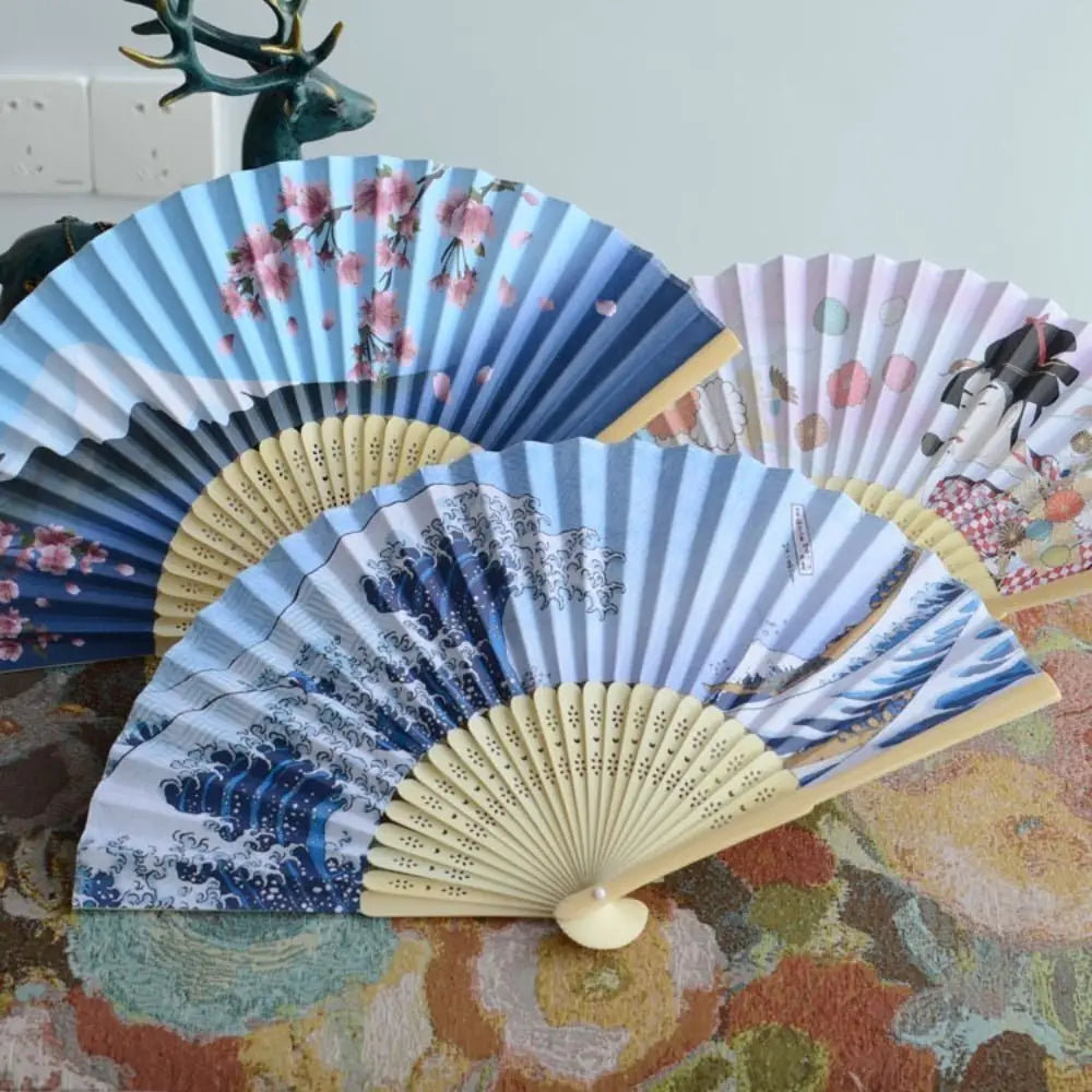 éventails pliants traditionnels japonais paysages fleurs calligraphie bleu beige rouge