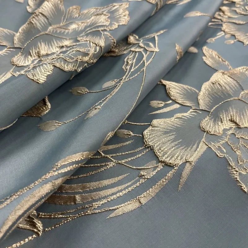 tissu polyester floral brodé bleu gris doré largeur 145cm opaque couture decoration robes rideaux