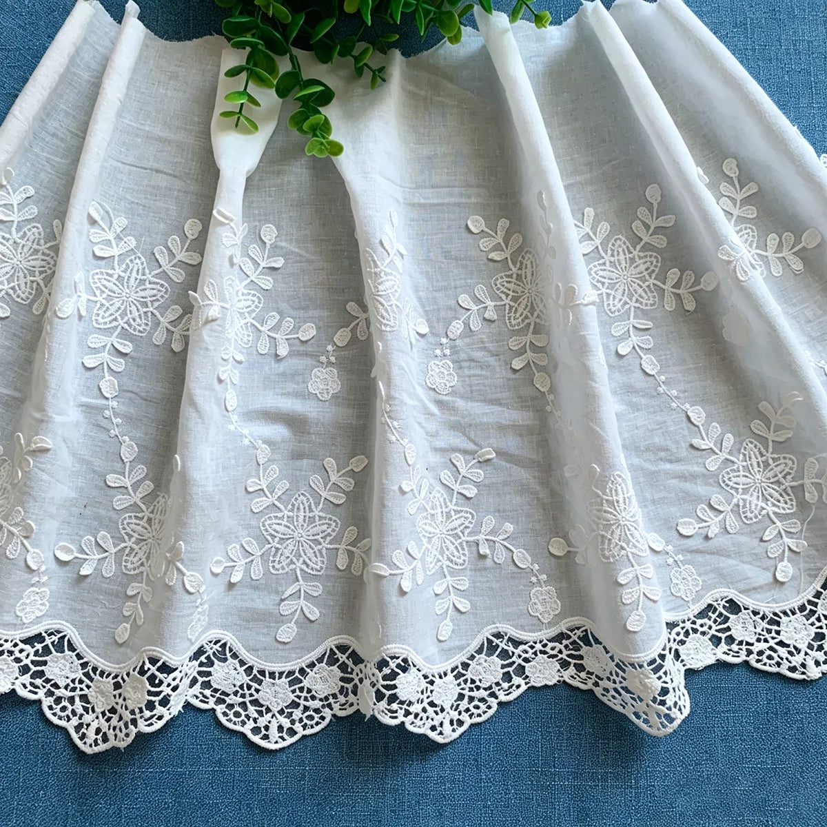 dentelle brodée blanche motif floral jupe classique polyester coton 35cm large opacité création couture