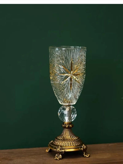 Vase en pâte de verre blanc sculpté sur pied - vue de face
