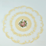 nappe table décorative brodée dentelle fleur rose motif circulaire vintage shabby chic semi transparent