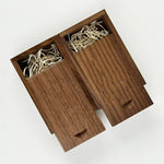 boîte rangement bijoux bois naturel compartiment carte postale motif feuille minimaliste