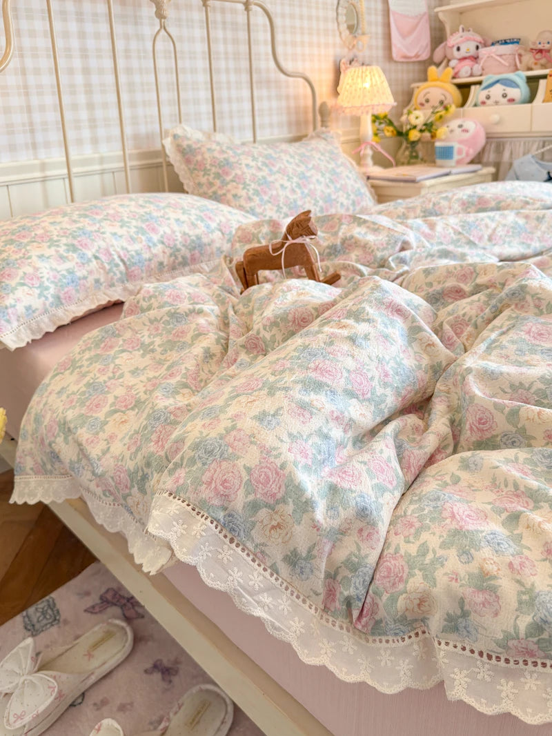 ensemble literie floral vintage housse couette taies d'oreiller fleurs roses vertes bordure dentelle blanc