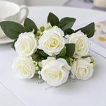 bouquet roses artificielles soie rouge blanc vert decoration mariage anniversaire intérieur classique romantique