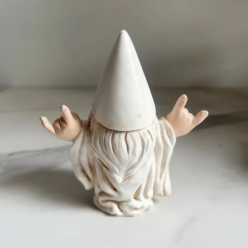 statue gnome blanc rock pose humour jardin extérieur ornement déco vieux aspect