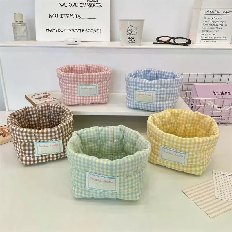 panier rangement rose clair bleu clair jaune clair marron clair carreaux blancs minimaliste imperméable