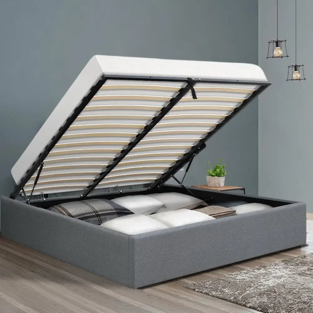 lit moderne coffre gris clair ouverture hydraulique tissu texturé blanc lattes bois