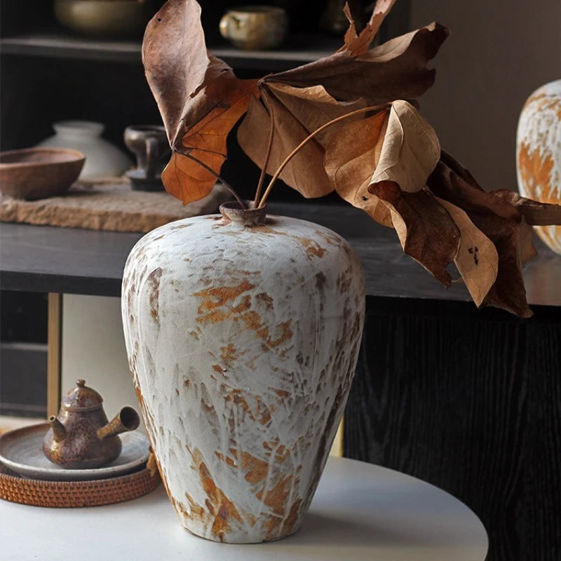 vases céramique rustiques blanc marron marbré branches fleurs séchées minimaliste intérieur