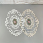 serviettes table brodées florales blanc rose pâle vintage romantique tissu dentelle moderne