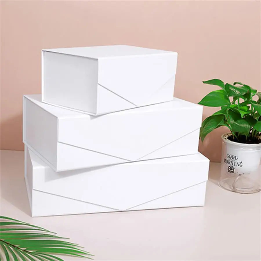 Boîte de rangement carton ouverte avec couvercle magnétique