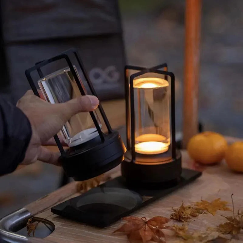 lampe torche moderne led transparente noir doré base métallique minimaliste lumière ambiance camping restaurant