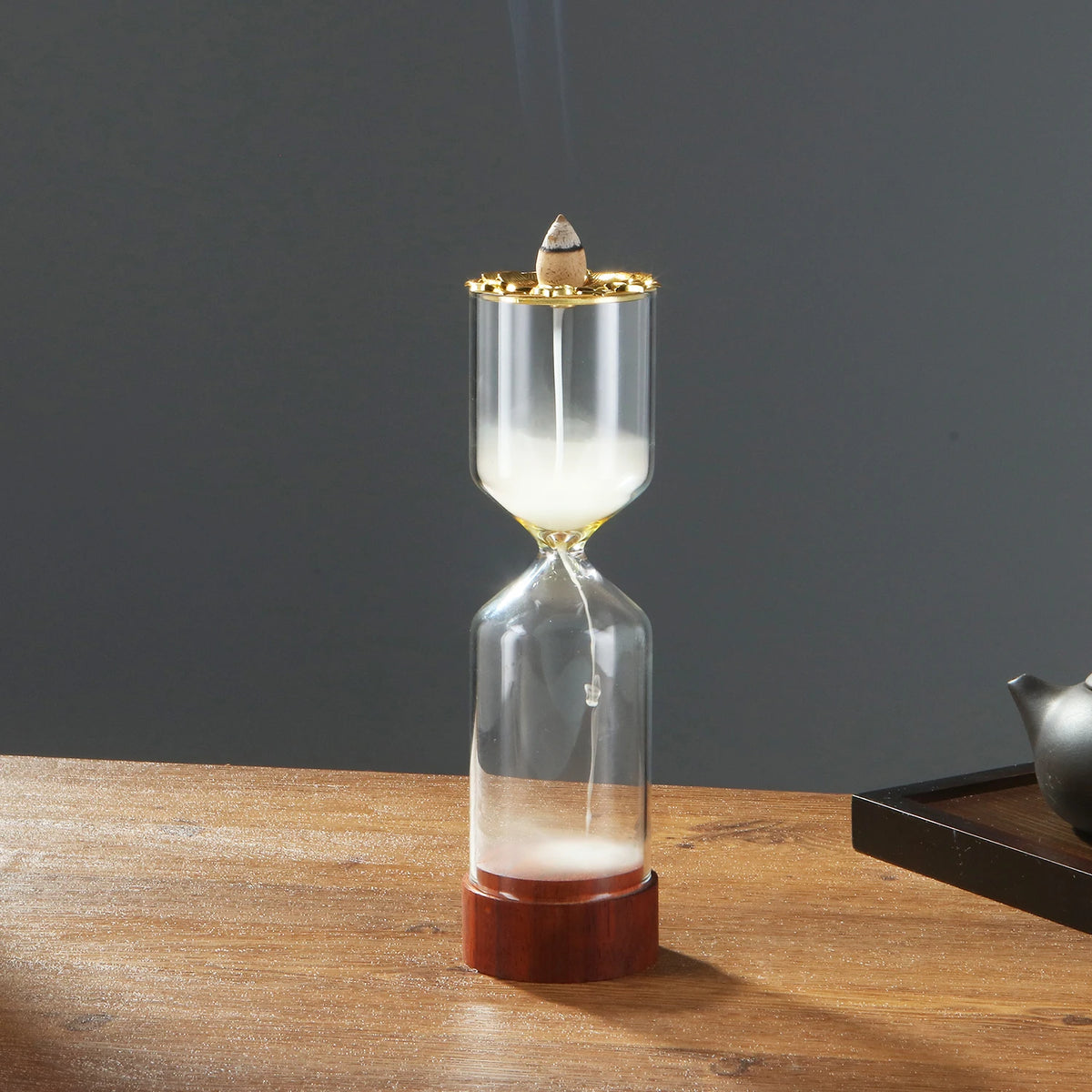 diffuseur encens verre forme sablier texture bois motifs floraux dorés élégant décoratifintérieur zen