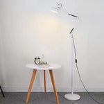 lampe sol moderne rouge bleu jaune blanc noir métal lisse industriel interrupteur flexible