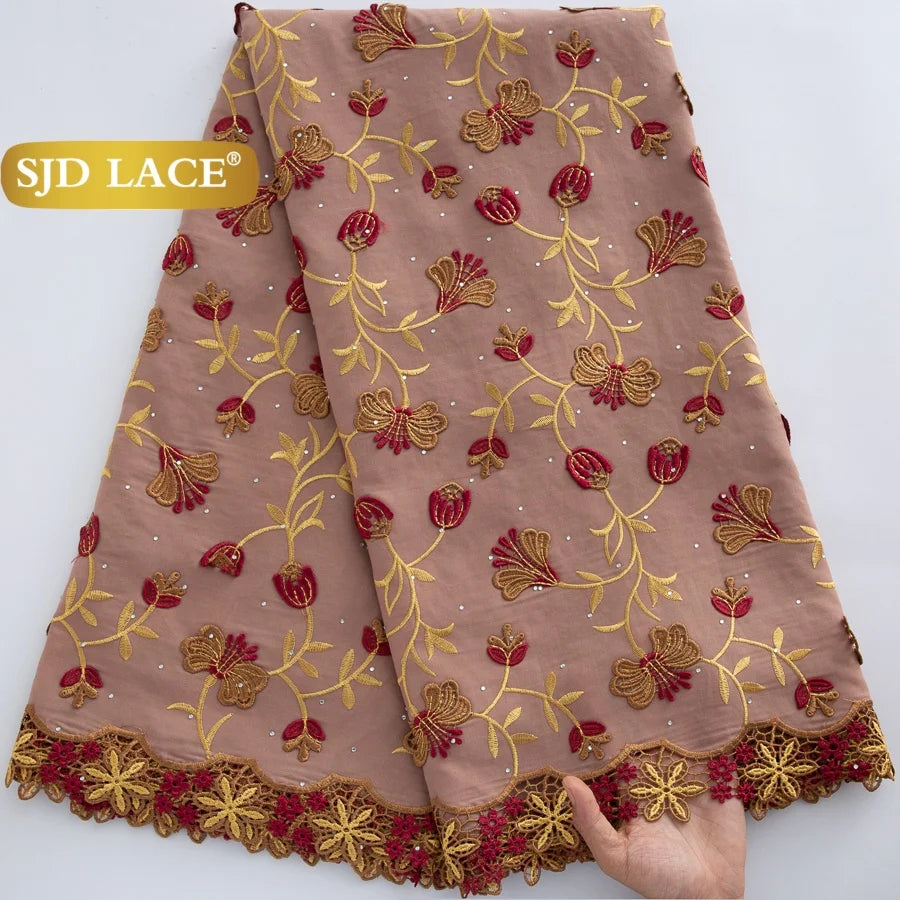 tissu brodé semi transparent vert fleurs roses élégant occasion spéciale robe mariage vintage chic