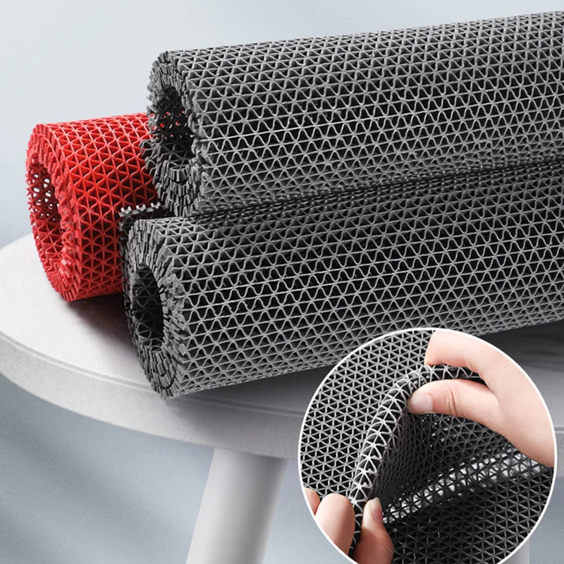 tapis sol salle bain antidérapant moderne motif géométrique rouge noir respectueux environnement