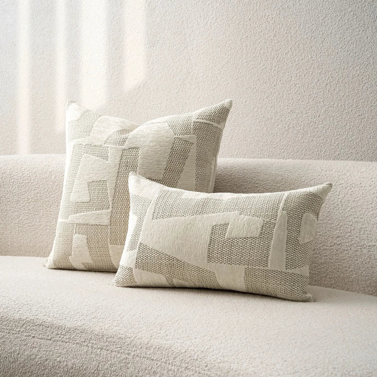 housse coussin géométrique moderne polyester coton noir blanc orange beige minimaliste contemporain ornemental 45x45cm