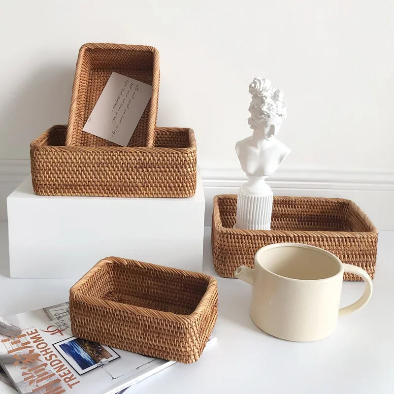Panier en osier noir pour cosmétiques