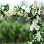 guirlande décorative fleurs roses blanches vertes intérieur mariage champêtre