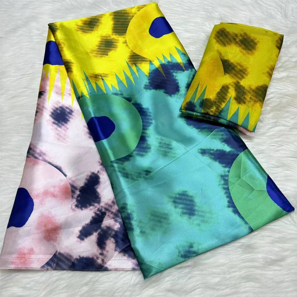 écharpe femme blanche motif feuilles colorées tissu satiné moderne léger accessoires mode été