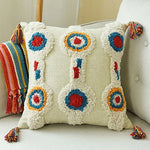 coussins decoratifs boheme ethnique motifs geometriques couleur beige rouge bleu orange rose jaune franges