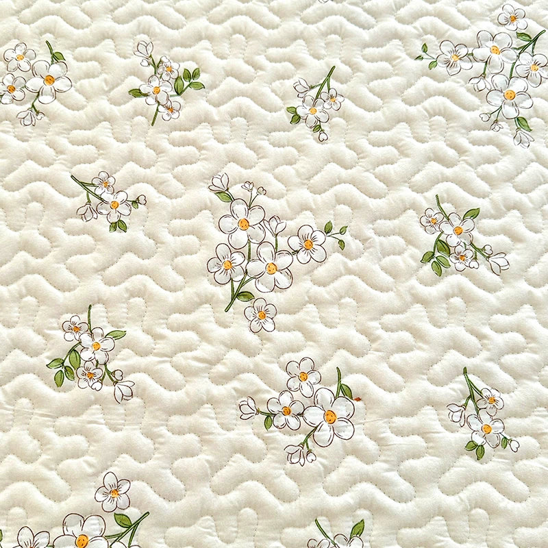 couvre lit floral 200x230cm beige fleurs blanches texture relief classique doux