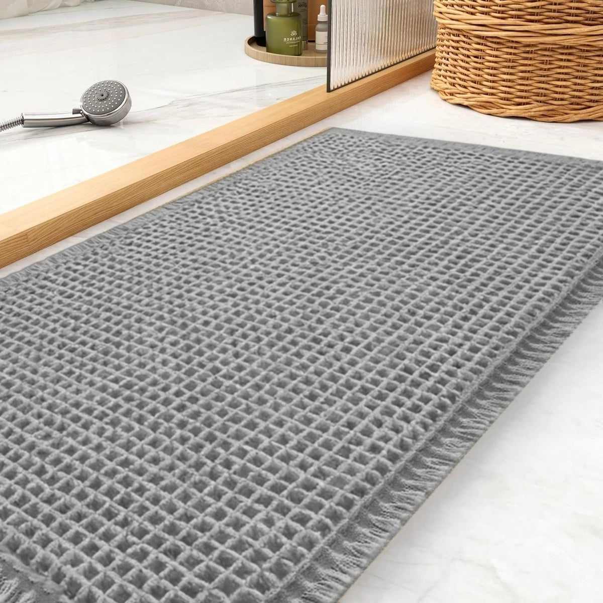 tapis bain absorbant texture tissée franges bord antidérapant moderne beige clair salle bain rapide