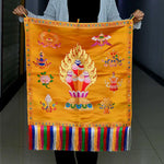 drapeau tibétain decoratif motifs bouddhistes rouge jaune franges multicolores opacite variable traditionnel