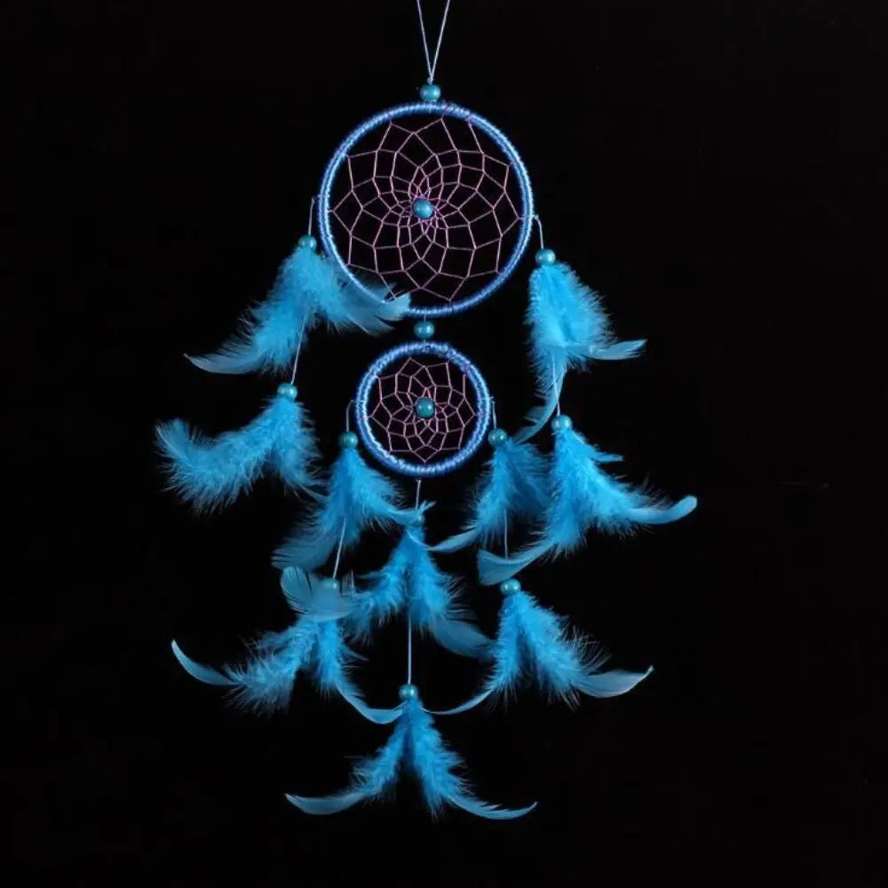 attrape rêves bohème suspendu plumes duvetées filets corde tressée bois blanc bleu violet rose