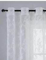 rideaux voilage floral dentelle translucide blanc vintage champêtre décoration intérieure tringle métallique noire chambre