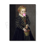 Une jeune femme vêtue d'une robe noire ornée de motifs dorés et d'une couronne florale souffle une bulle de chewing-gum rose, tenant un panier dans ses mains.