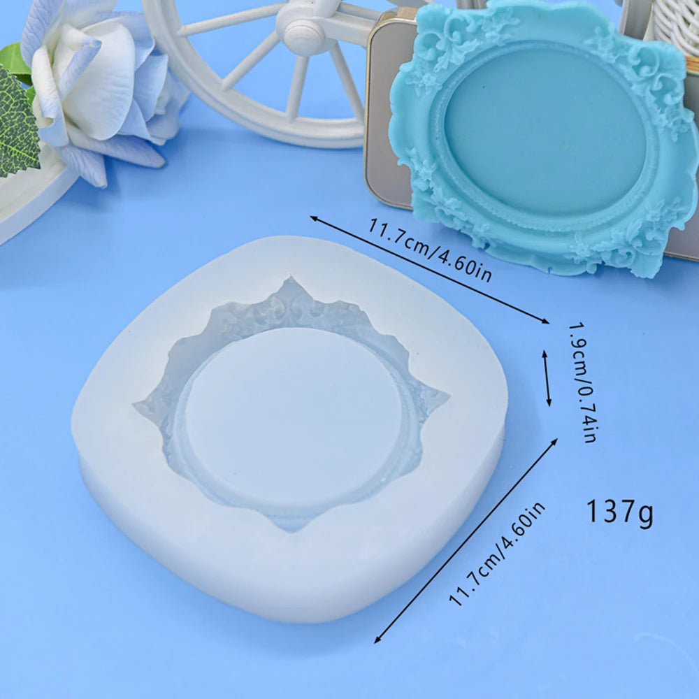 cadre décoratif baroque vert pastel bleu clair blanc ornements floraux relief réutilisable projet artisanal