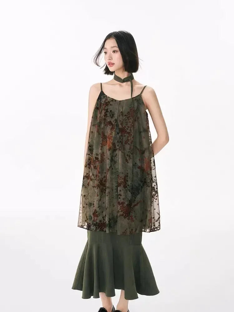 robe vert olive fleurs broderie translucide mode contemporaine épaulettes collier assorti polyester diys