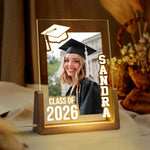 lampe photo personnalisée graduation bois naturel moderne nom class of 2026