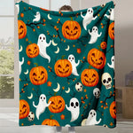 Couverture d'Halloween avec des citrouilles, des fantômes et des branches décoratives sur un fond vert foncé.