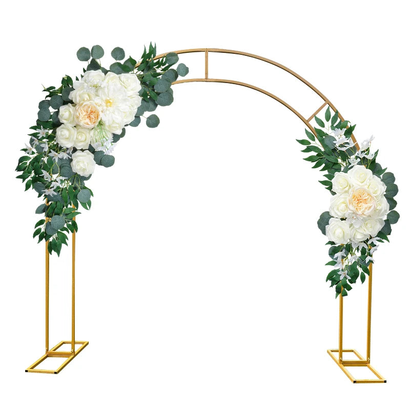 décoration mariage arche blanche tulle fleurs artificielles roses feuilles vertesextérieur