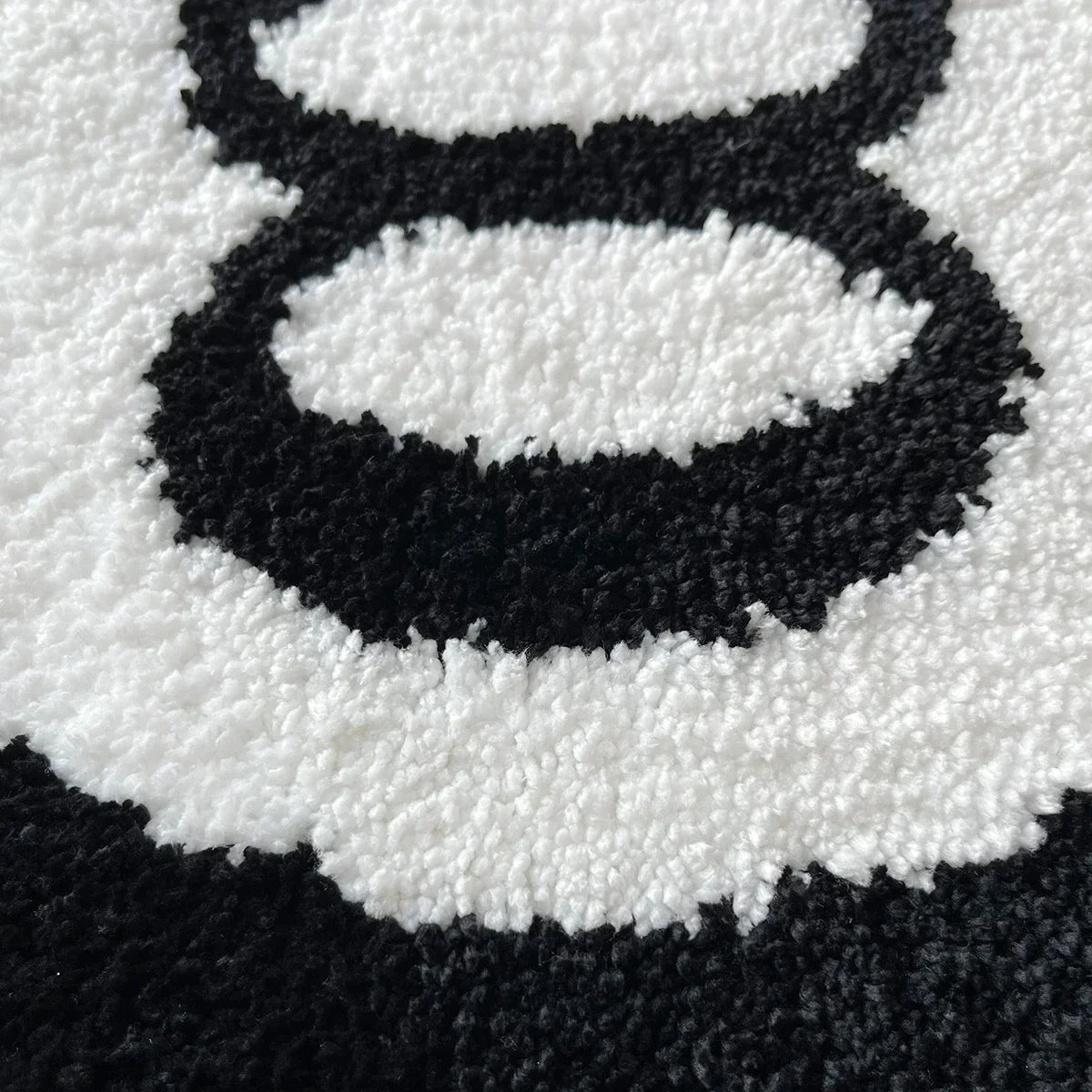 tapis noir géométrique blanc doux antidérapant vinyle polyester moderne