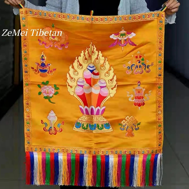 tapis décoratif artisanal or rouge broderie bouddhiste franges colorées tissu d'art opacité traditionnel motifs