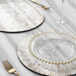 assiettes rondes mosaïque moderne blanc gris verte décoration table haut gamme motifs géométriques