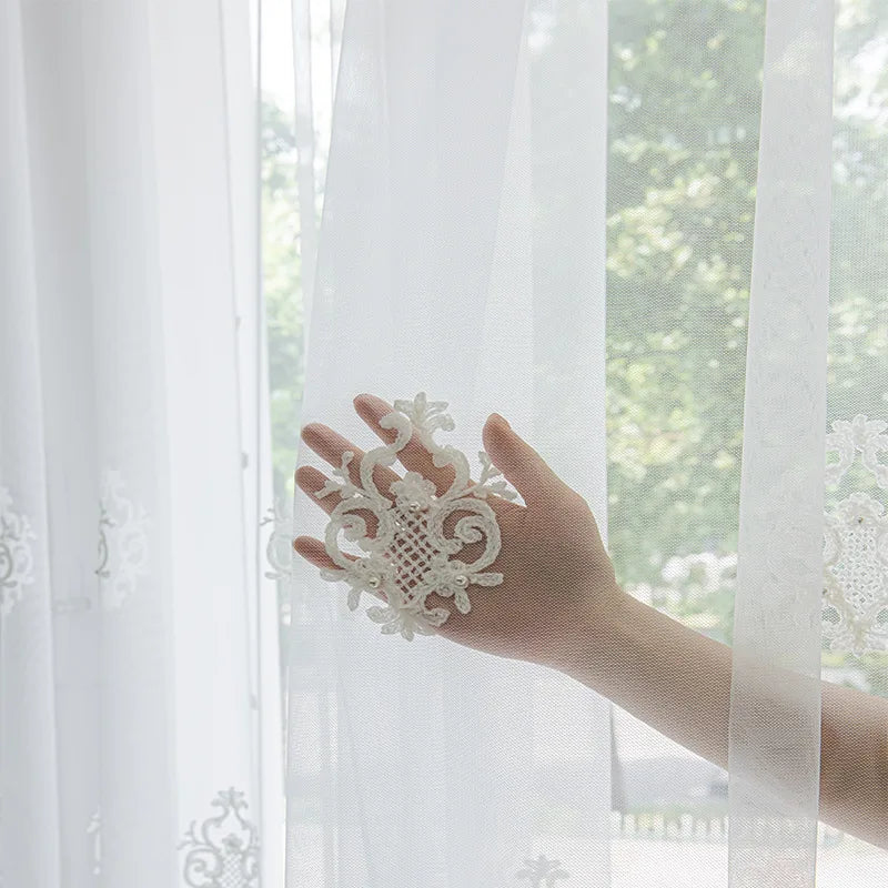 rideau tulle blanc broderie fleurs transparent classique salon chambre fenêtre maison décoration intérieur