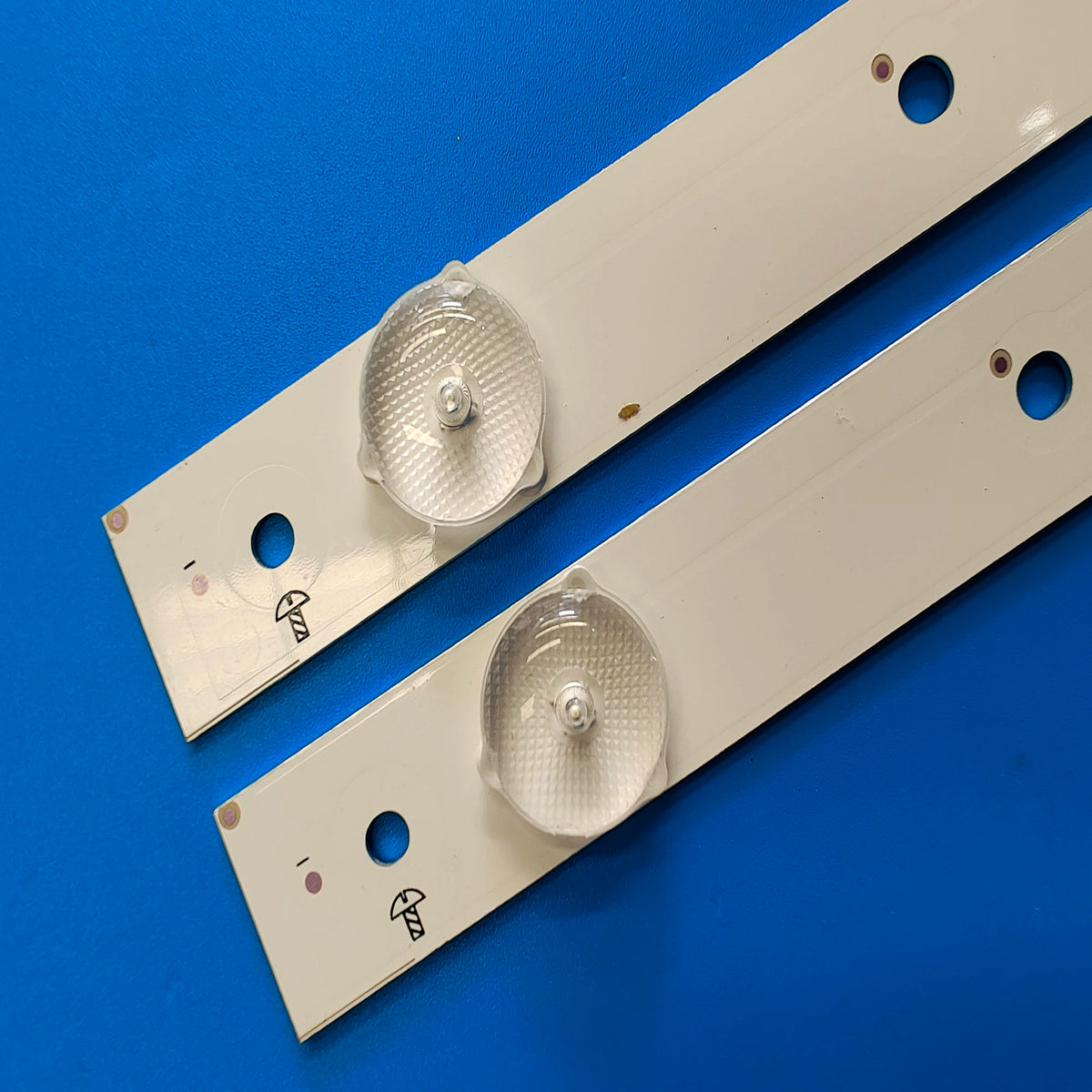 bande lumineuse led blanc moderne fixations central connecteur fourni