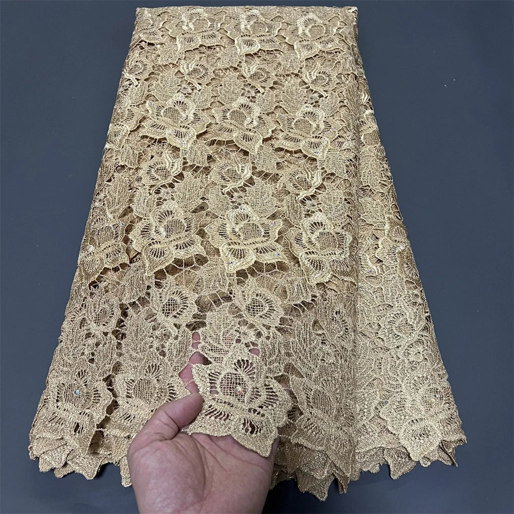 dentelle acrylique brodée motifs floraux opaques vert beige jaune violet bleu tissu filet jacinthe