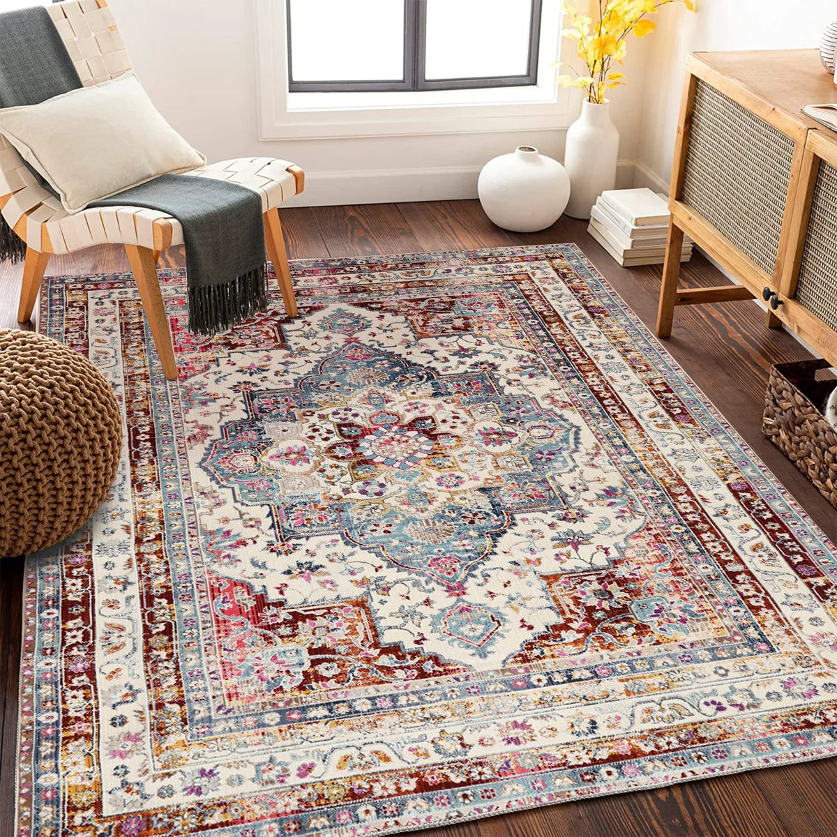tapis salon classique motif floral traditionnel rouge bleu beige intérieur décoration maison ancien