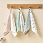 serviette coton bébé rapide absorption noël rose clair vert pastel gris clair points blancs